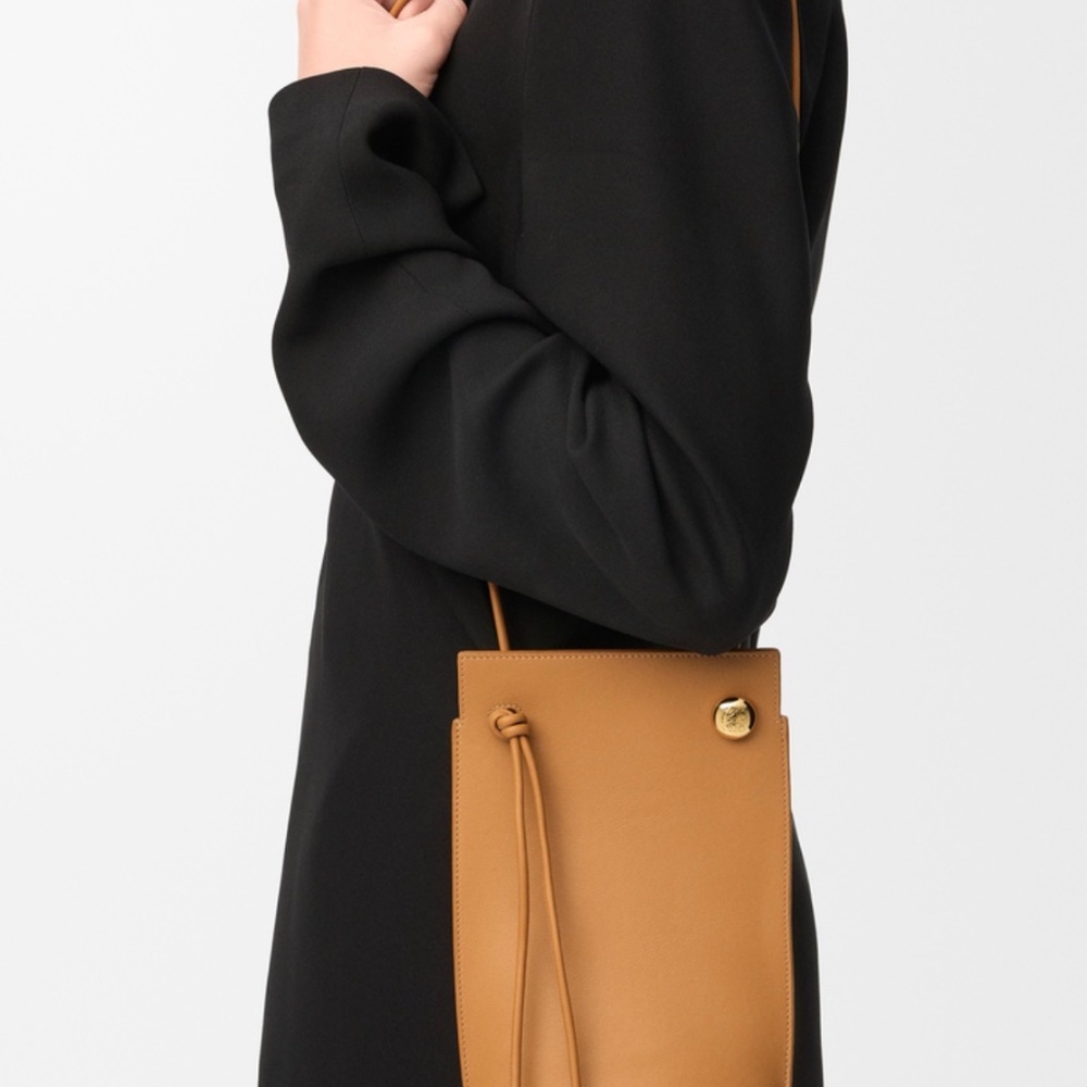 Loewe Pebble Dice pocket bag calfskin - Picture 9 of 9
